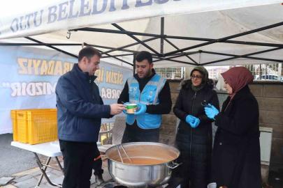 Belediyeden pazarcılara çorba ikramı