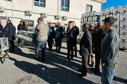 Besni’de 84 yetiştiriciye otomatik yemlik dağıtıldı