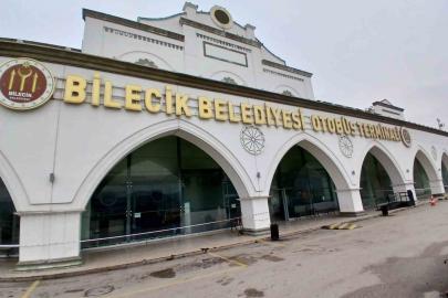 Bilecik Şehirlerarası Otobüs Terminali’nde tavan akıyor, yolcular soğuktan donyor