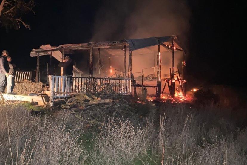 Bilecik’te benzinle mangal yakma girişimi bağ evini küle çevirdi