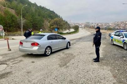 Bilecik’te yasal kalış hakkı bulunmayan 2 kişi yakalanarak, sınır dışı süreçleri başlatıldı