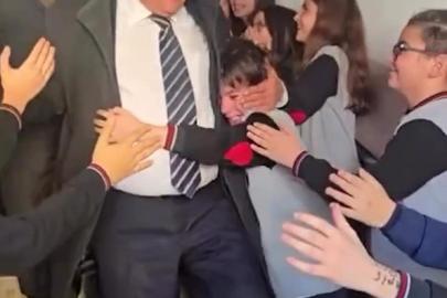 Bir ömürlük eğitimin son zili: 46 yıllık öğretmenlik yolculuğuna alkışlarla veda