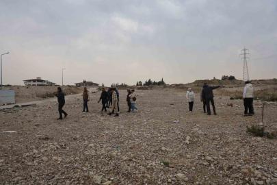 ‘Biz anlaşıp yapamadık ama yaparsa devletimiz yapar’ diyen site sakinleri, yuvalarından geriye kalan boş arazinin rezerv alanına alınmasını istiyorlar