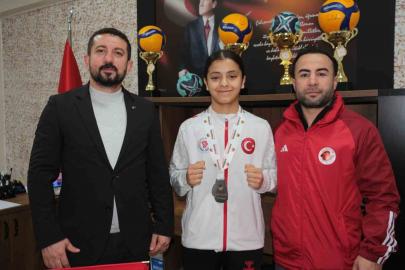 Boksta Avrupa 2.’si olan Asmin Çabas’a, Cizre’de coşkulu karşılama