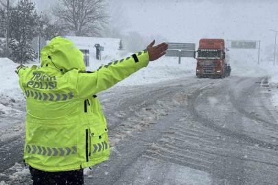 Bolu Dağı’nda D-100 kara yolunun İstanbul yönü ağır tonajlı araç trafiğine kapatıldı