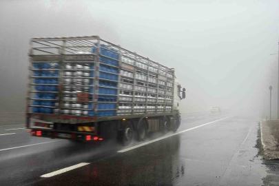 Bolu Dağı’nda sis ve sağanak etkili: Görüş mesafesi 30 metreye düştü