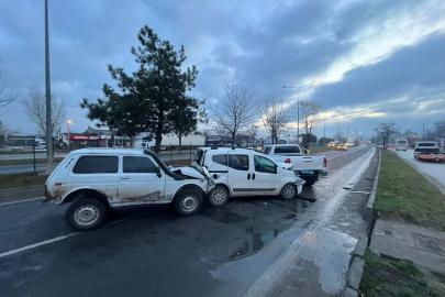 Bolu’da 4 araç zincirleme kazaya karıştı, trafik kilitlendi