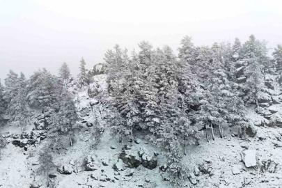 Bolu’nun yükseklerinde kar yağışı etkili oluyor