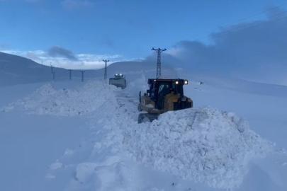 Böyle kar görülmedi: Kalınlık dozeri aşıyor
