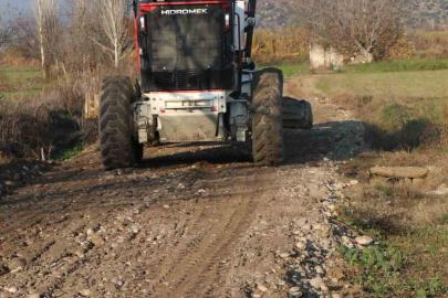 Bozdoğan Belediyesi’nden ova yollarında çalışma