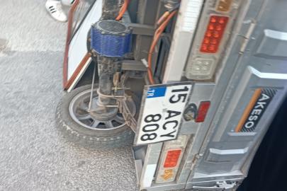 Burdur’da minibüsle üç tekerlekli motosiklet çarpıştı: 2 yaralı