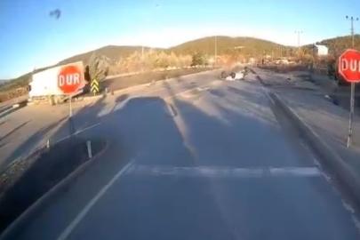 Burdur’da otomobil ile kamyon çarpıştı: Kaza anı kamerada