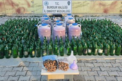 Burdur’da yüzlerce litre kaçak alkol ele geçirildi