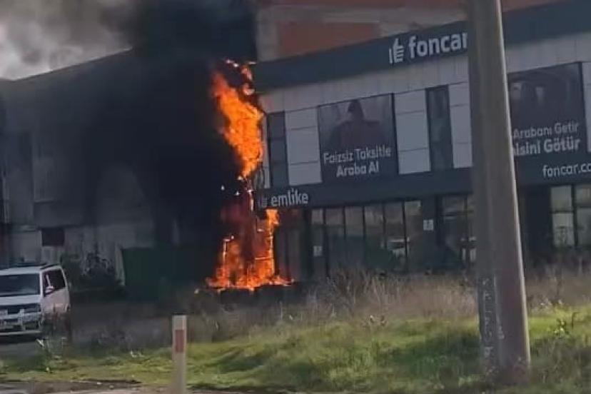 Bursa’da elektrik panosundan çıkan yangın işyerine sıçradı