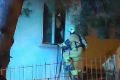 Bursa’da korkutan yangın: İtfaiye ekipleri camı kırıp içeri girdi