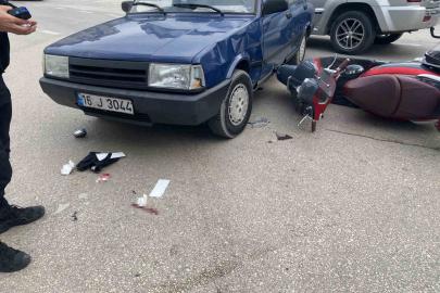 Bursa’da otomobile çarpan motosikletli ağır yaralandı
