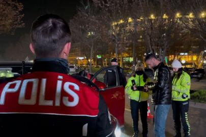 Bursa’da yılbaşı öncesi polis uygulamasında çok sayıda şüpheli yakalandı