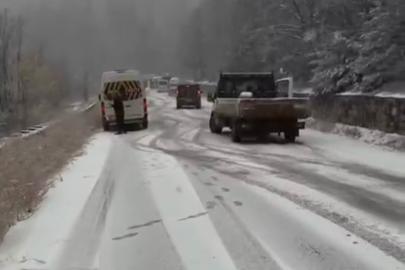 Bursa’da yoğun kar yolları kapattı