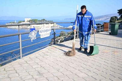 Büyükşehir’den Kuşadası’nda çevre temizliği
