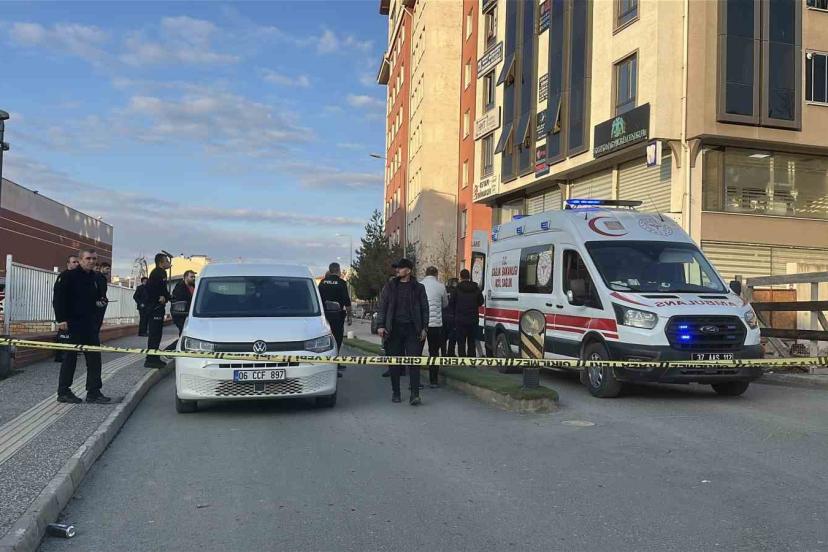 Caddede kovaladığı şahsı tüfekle vurdu