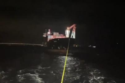 Çanakkale Boğazı’ndan geçen konteyner gemisi makine arızası nedeniyle demirletildi