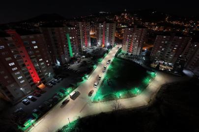 Canik Belediyesi sokaklarda aydınlatma çalışmalarına devam ediyor