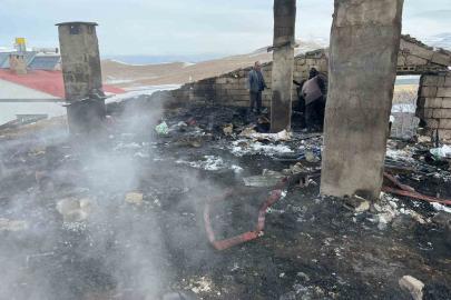 Çatak’ta çatı yangını: 2 kişi dumandan etkilendi