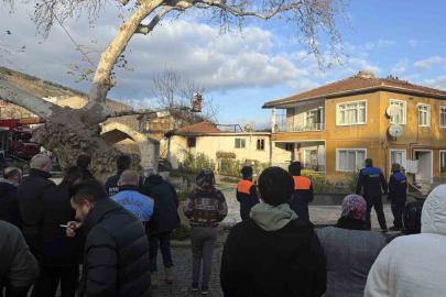 Çatalca’da evi yanan kadın uzun süre gözyaşı döktü