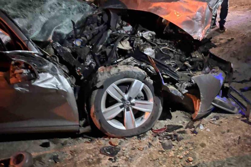 Çekiciye çarpan otomobilin sürücüsü yaralandı