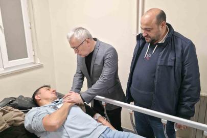 Cezaevi otobüsü kaza yaptı, Vali Şimşek yaralıları ziyaret etti