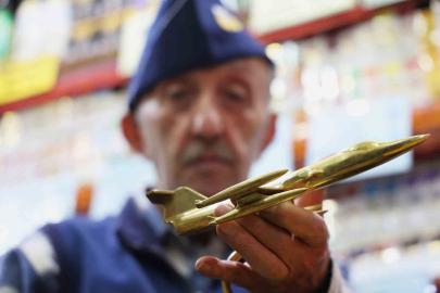 Çocukluk hayali pilotluktu, 60 yıldır 300’e yakın uçak maketi topladı