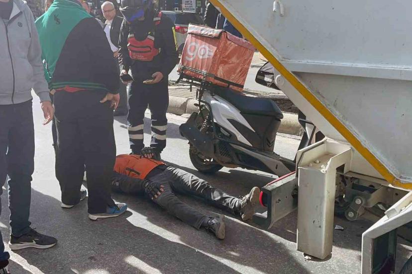 Çöp kamyonuna çarpan Motokurye yaralandı