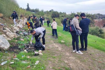 Çöpleri belediye yerine gönüllüler topladı