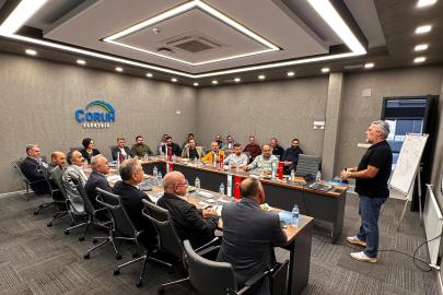 Çoruh EDAŞ’tan ilçe yöneticilerine etkili iletişim ve beden dili eğitimi