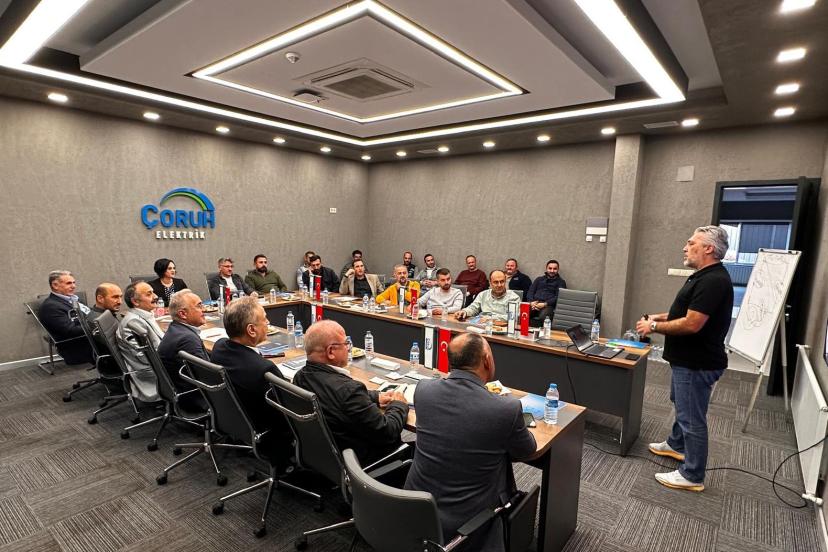 Çoruh EDAŞ’tan ilçe yöneticilerine etkili iletişim ve beden dili eğitimi