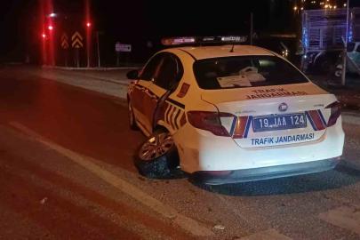 Çorum’da kırmızı ışıkta zincirleme kaza: 2 jandarma personeli yaralandı