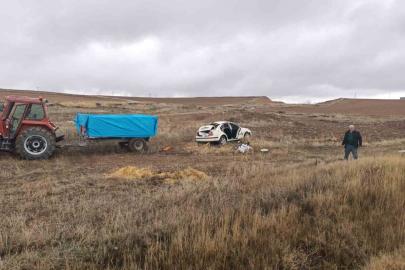 Çorum’da otomobil şarampole yuvarlandı: 2 yaralı