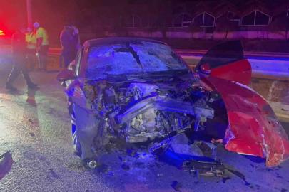 Çorum’da otomobil tıra çarptı: 1 ölü