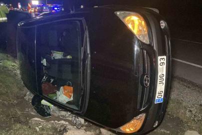 Çorum’da refüje çarpan otomobil yan yattı: 1’i bebek, 3 yaralı