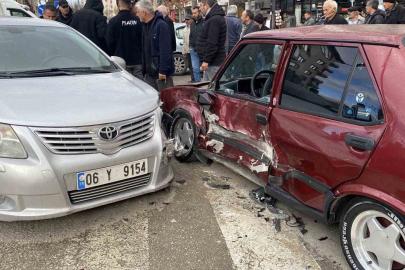 Çorum’da üç araç çarpıştı: Sürücüler burnu bile kanamadan kurtuldu