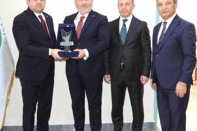 DAİMFED’den hastaneye 15 konteyner medikal ve sarf malzemesi desteği