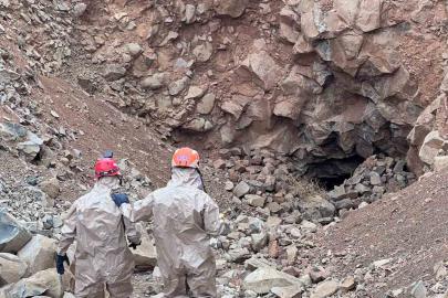 Define aranan mağarada çökme tehlikesi nedeniyle 11 kişilik kurtarma ekibi geri çekildi