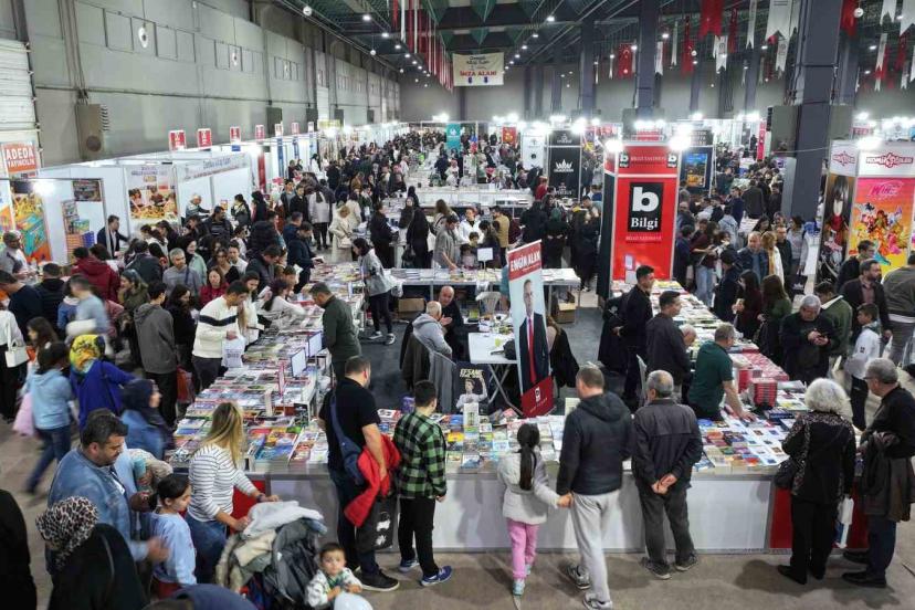 Denizli Kitap Fuarı ziyaretçi akınına uğruyor