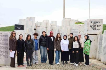 Deprem Anıtı’nda gençlerden anlamlı çalışma