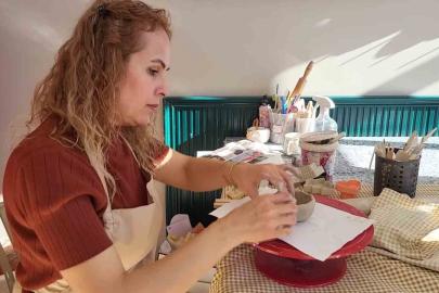 Depremde yaşadıklarını unutmak için sanata yöneldi