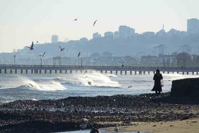 Dev dalgaların ardından Samsun sahilinde taşlı manzara