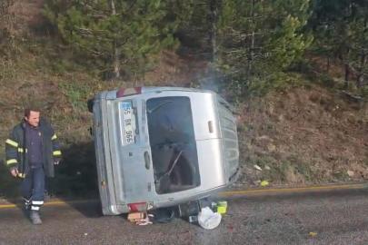 Devrilen hafif ticari aracın sürücüsü yaralandı