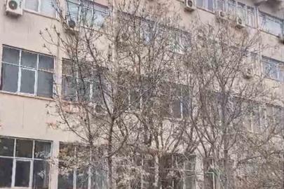Dicle Üniversitesi’nde intihar girişiminde bulunan şahıs çatıdan indirildi