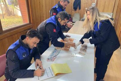 Dilencinin üzerinden 3 bin 731 TL para çıktı