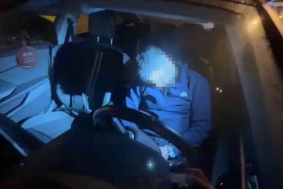 Direksiyon başında sızıp kaza yapan sürücü, 3 saatlik uğraş sonunda cam kırılarak uyandırdı